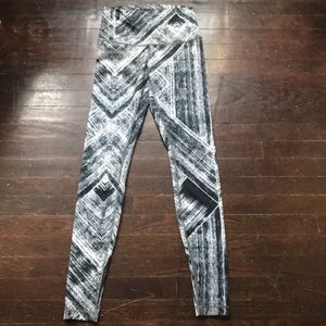 Lululemon Wunder Under hi-rise size 6